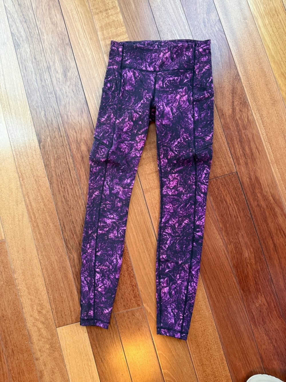 LIKE NEW lululemon athletica Purple Marble-Print Leggings